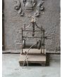 Antiek Gewicht-Aangedreven Draaispit van Gietijzer, Smeedijzer, Messing, Hout, Touw 
