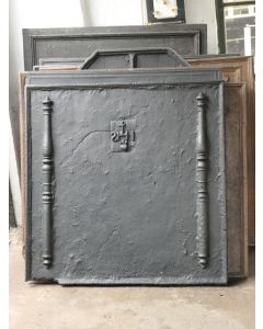Haardplaat 'Pilaren met IHS Monogram'