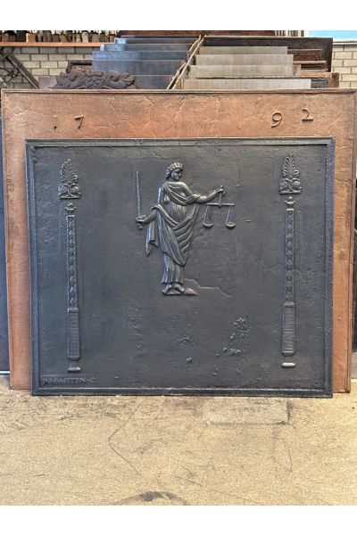 Haardplaat 'Vrouwe Justitia'