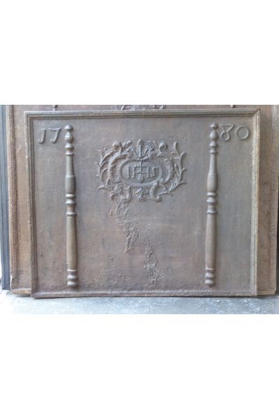 Haardplaat 'Pilaren met IHS Monogram'