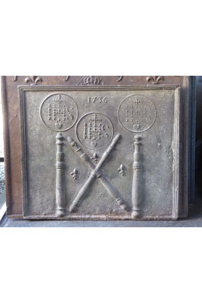 Haardplaat 'Pilaren met IHS Monogram'