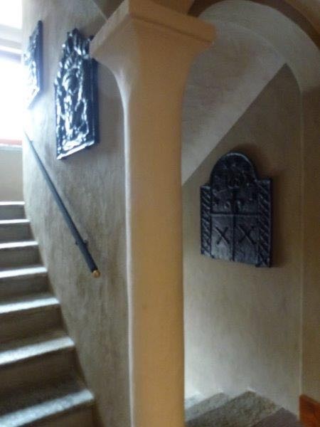 Haardplaat als decoratie in Hotel Miramonti