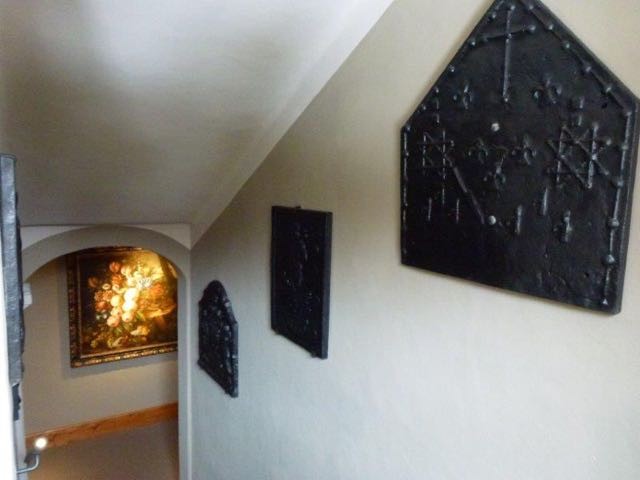 Haardplaat als decoratie in Hotel Miramonti